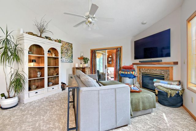 828 Woodland Drive, Mahtomedi, MN 55115