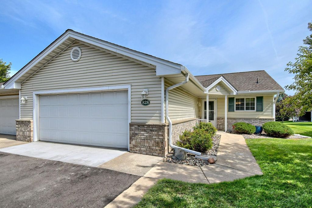 828 Woodland Drive, Mahtomedi, MN 55115 — photo 2