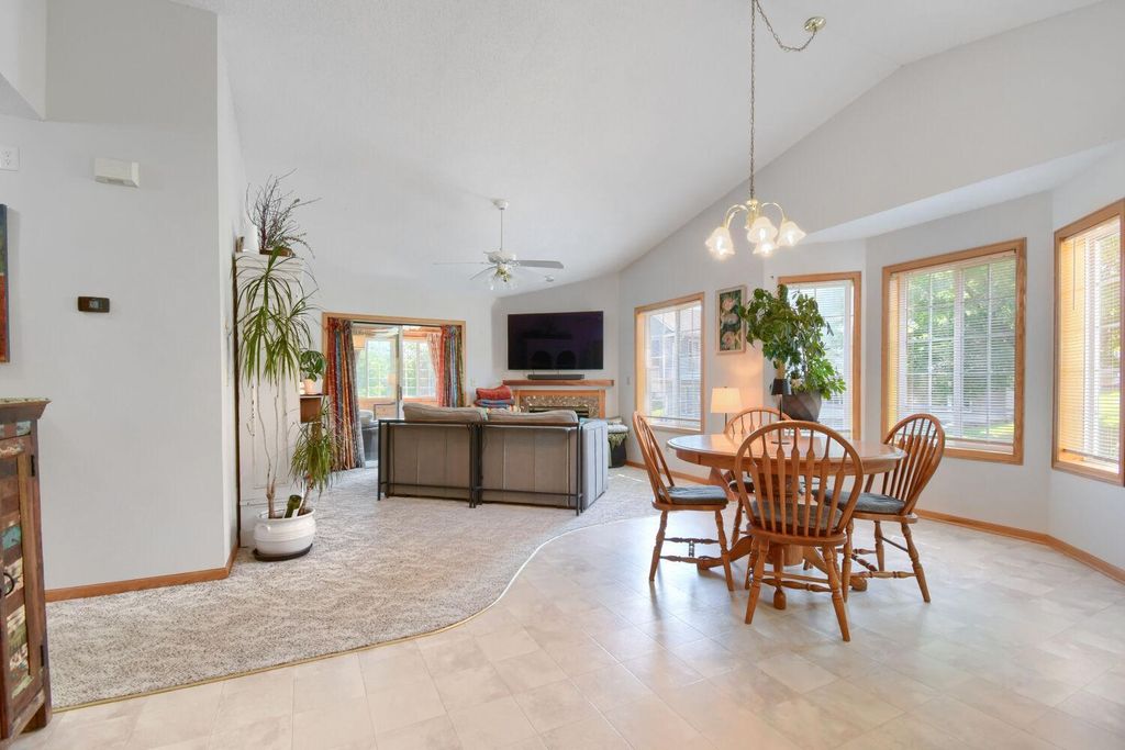 828 Woodland Drive, Mahtomedi, MN 55115 — photo 4
