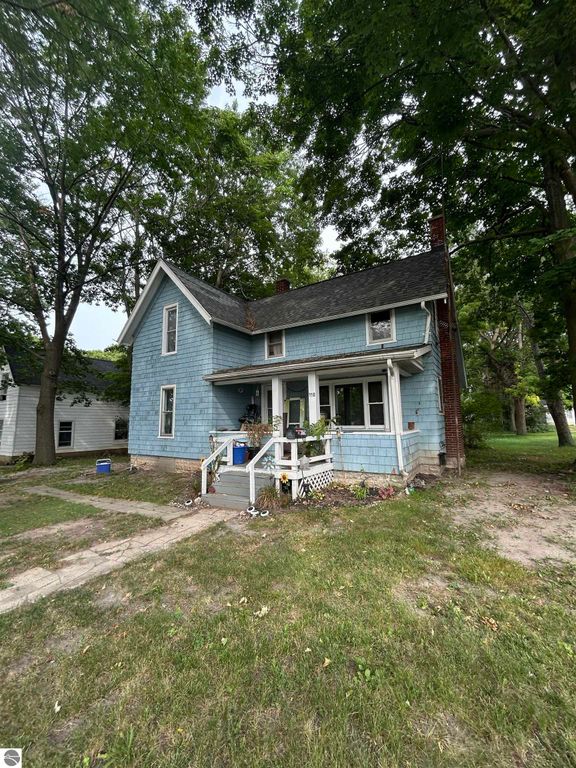 Image 2 of property listing at 110 N Grover Avenue, Alma, MI 48801