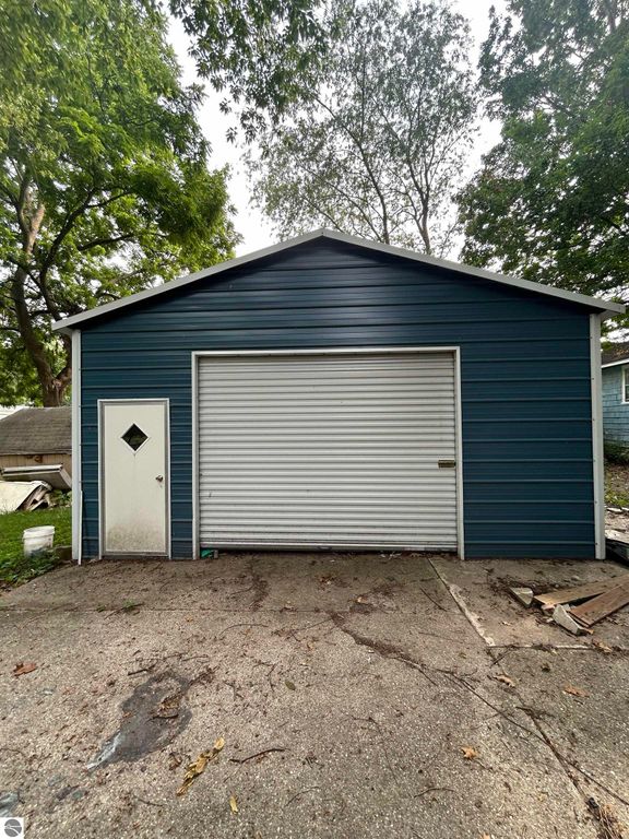 Image 21 of property listing at 110 N Grover Avenue, Alma, MI 48801