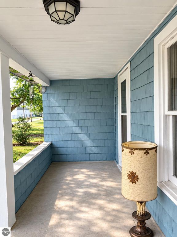 Image 6 of property listing at 110 N Grover Avenue, Alma, MI 48801
