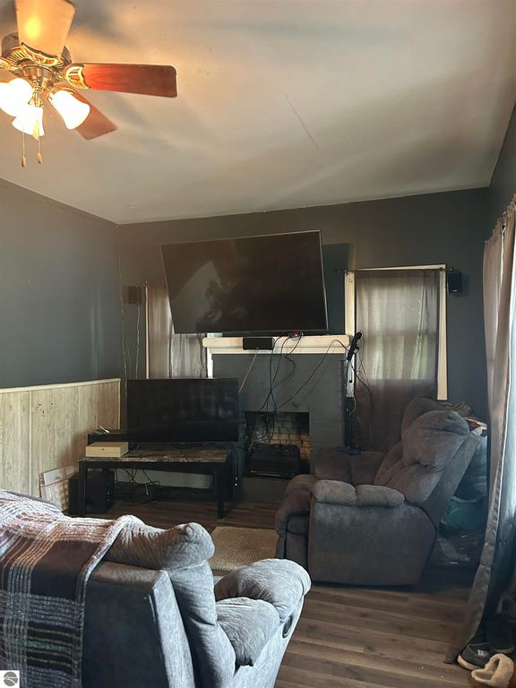 Image 8 of property listing at 110 N Grover Avenue, Alma, MI 48801
