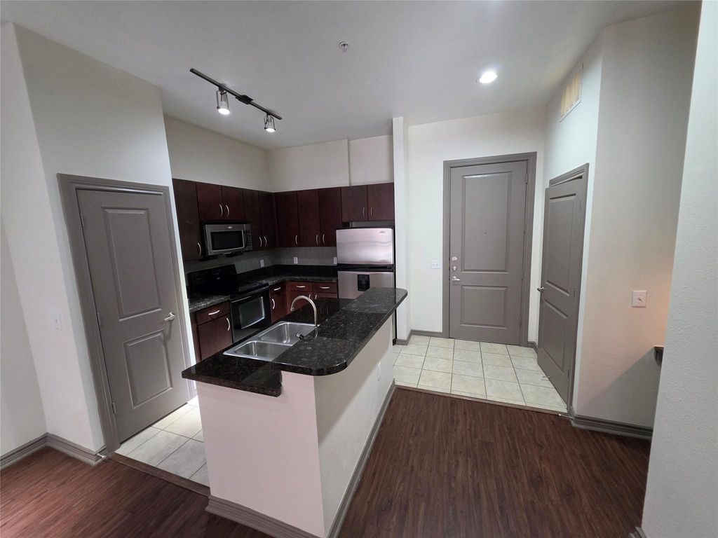 3616 Richmond 2112, Houston, TX 77046