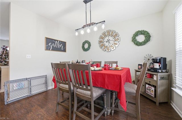 212 Breccia LN, Virginia Beach, VA 23462