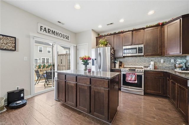 212 Breccia LN, Virginia Beach, VA 23462