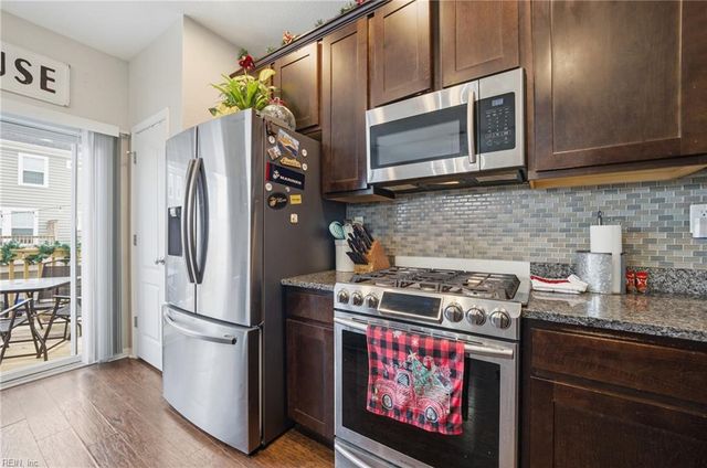 212 Breccia LN, Virginia Beach, VA 23462