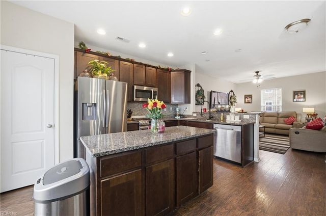 212 Breccia LN, Virginia Beach, VA 23462