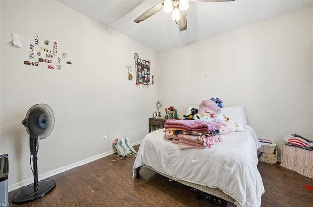 212 Breccia LN, Virginia Beach, VA 23462