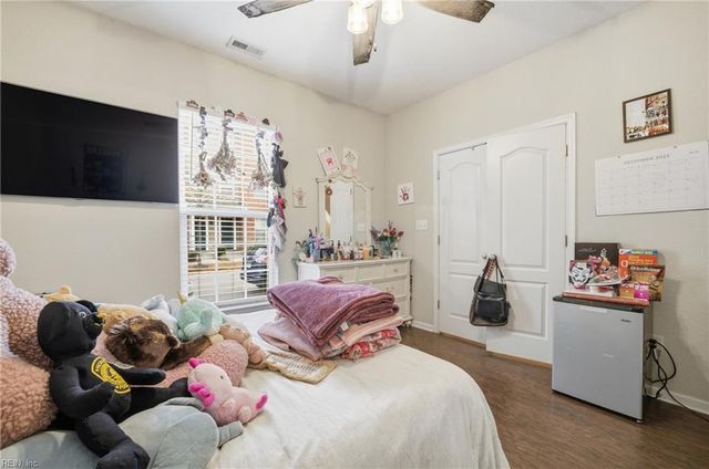 212 Breccia LN, Virginia Beach, VA 23462