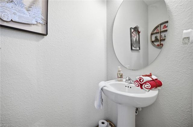 212 Breccia LN, Virginia Beach, VA 23462