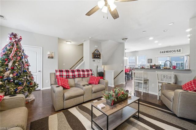 212 Breccia LN, Virginia Beach, VA 23462