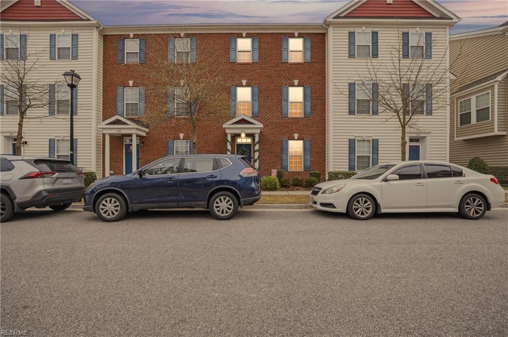 212 Breccia LN, Virginia Beach, VA 23462