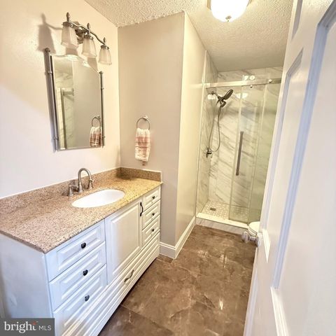 866 HUNTERS DR, Woodbury, NJ 08096
