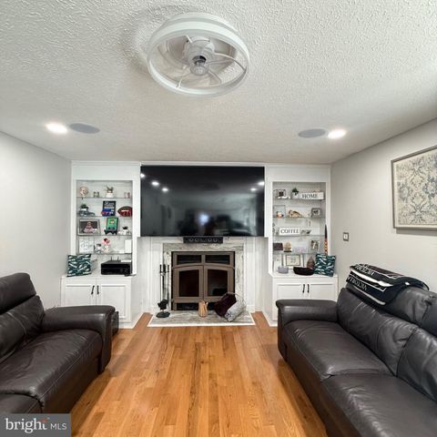 866 HUNTERS DR, Woodbury, NJ 08096