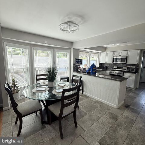 866 HUNTERS DR, Woodbury, NJ 08096