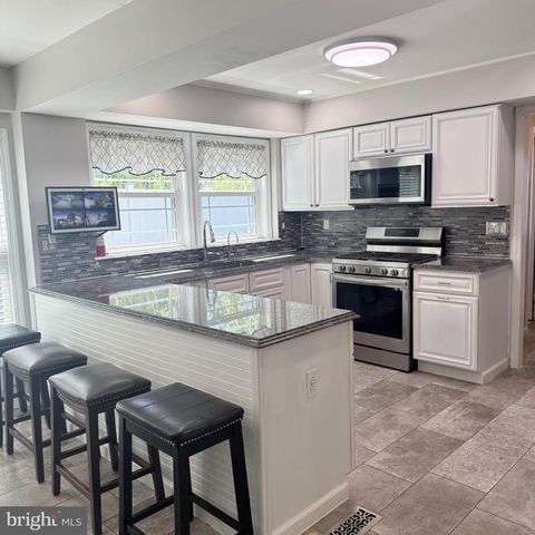 866 HUNTERS DR, Woodbury, NJ 08096