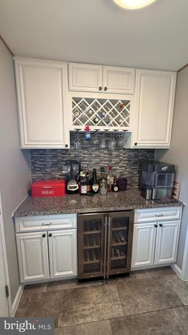 866 HUNTERS DR, Woodbury, NJ 08096