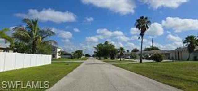 1937 SW Santa Barbara PL, Cape Coral, FL 33991