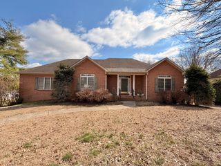 829 Longboat Dr, Gallatin, TN 37066