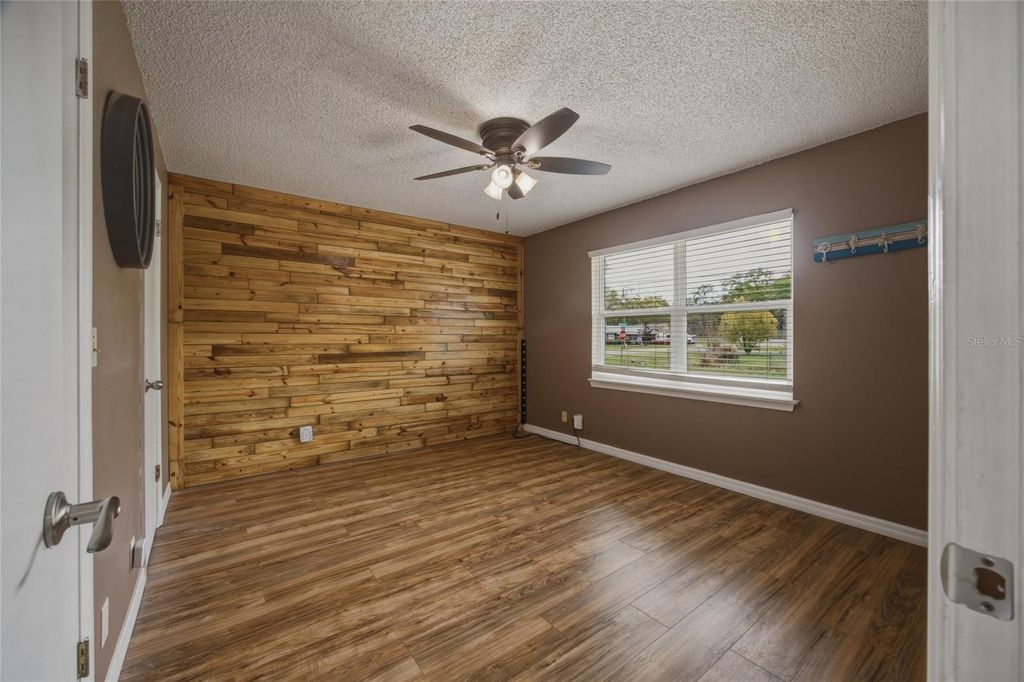 Image 12 of property listing at 4265 NE 25 TERRACE, Ocala, FL 34479