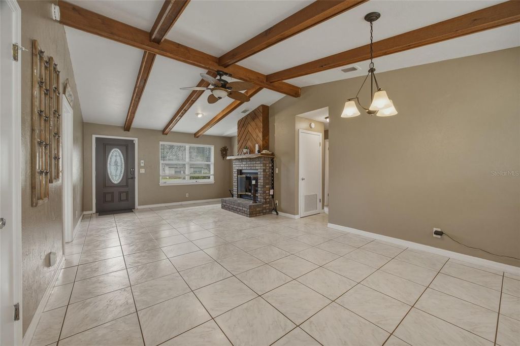 Image 6 of property listing at 4265 NE 25 TERRACE, Ocala, FL 34479