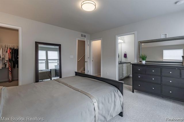 333 Glenhurst Boulevard 9, Rochester Hills, MI 48307