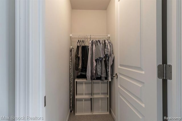 333 Glenhurst Boulevard 9, Rochester Hills, MI 48307