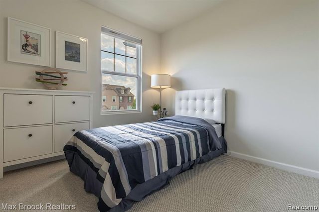 333 Glenhurst Boulevard 9, Rochester Hills, MI 48307