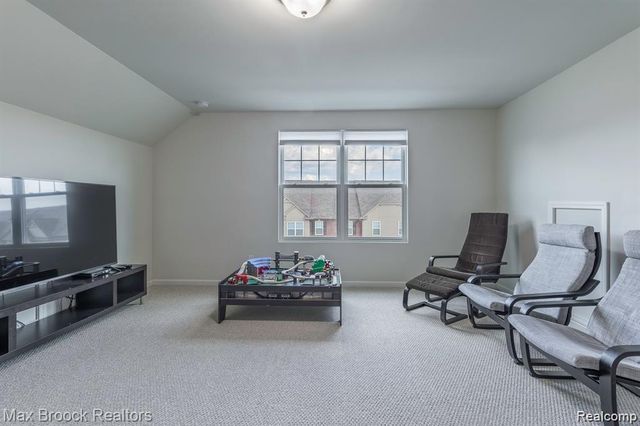 333 Glenhurst Boulevard 9, Rochester Hills, MI 48307