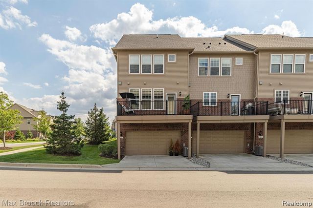333 Glenhurst Boulevard 9, Rochester Hills, MI 48307