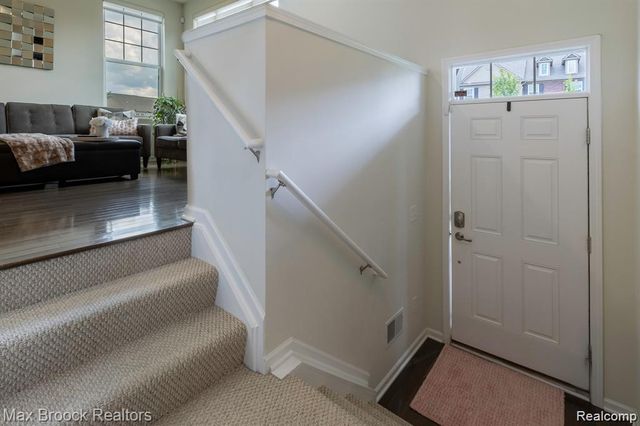 333 Glenhurst Boulevard 9, Rochester Hills, MI 48307