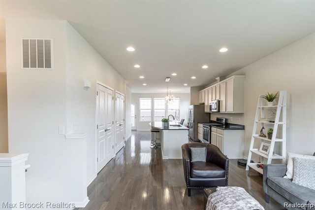 333 Glenhurst Boulevard 9, Rochester Hills, MI 48307