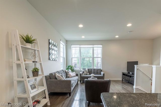 333 Glenhurst Boulevard 9, Rochester Hills, MI 48307