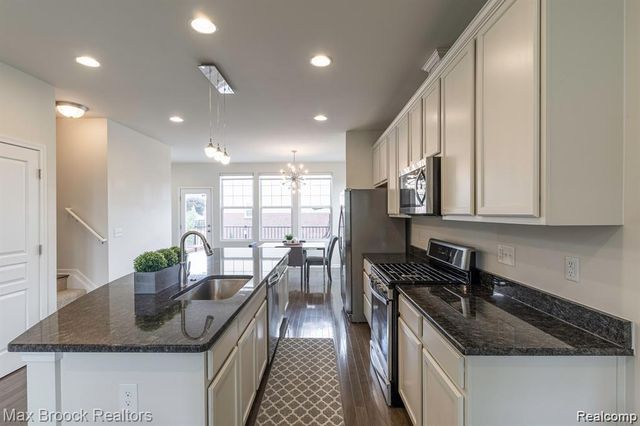 333 Glenhurst Boulevard 9, Rochester Hills, MI 48307