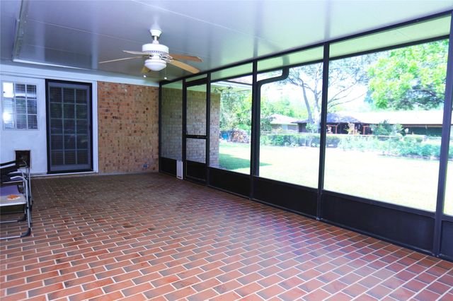 115 Irwin Road, West Columbia, TX 77486