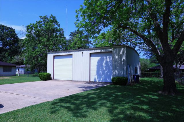 115 Irwin Road, West Columbia, TX 77486