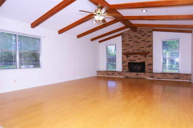 115 Irwin Road, West Columbia, TX 77486