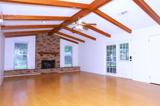 115 Irwin Road, West Columbia, TX 77486