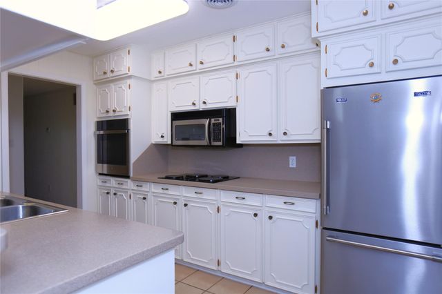 115 Irwin Road, West Columbia, TX 77486
