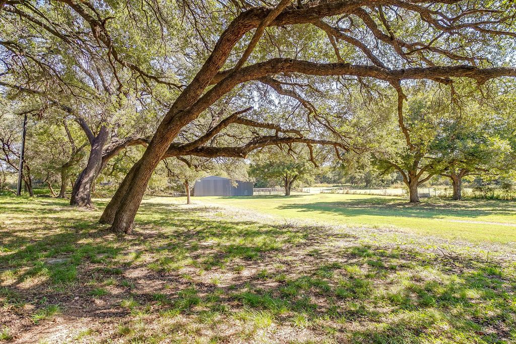 3535 Crestridge Drive, Granbury, TX 76048