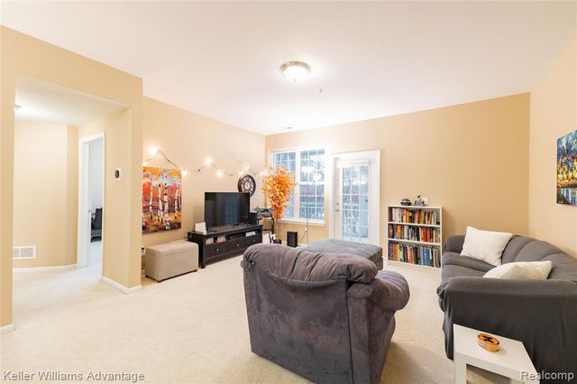 921 E Summerfield Glen Circle, Ann Arbor, MI 48103