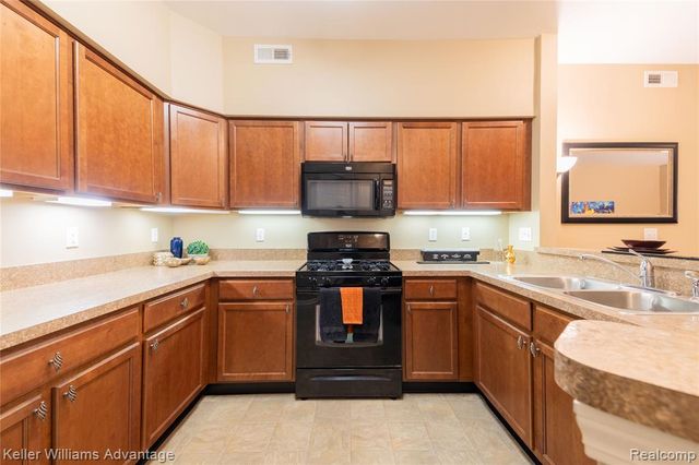 921 E Summerfield Glen Circle, Ann Arbor, MI 48103