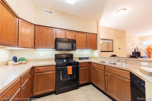 921 E Summerfield Glen Circle, Ann Arbor, MI 48103