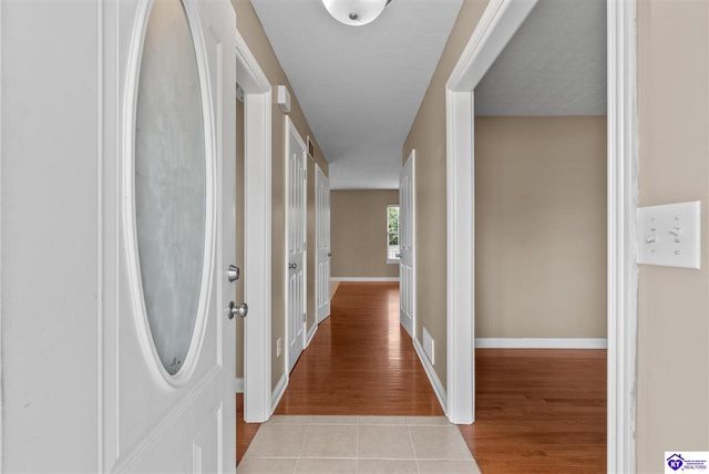 205 Creekvale Court, Vine Grove, KY 40175