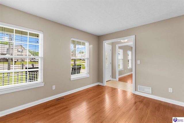 205 Creekvale Court, Vine Grove, KY 40175