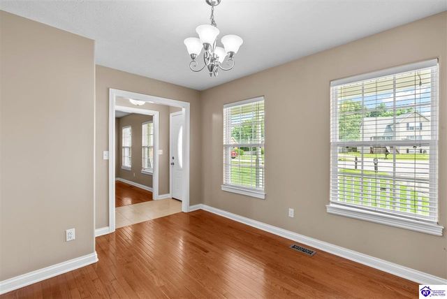 205 Creekvale Court, Vine Grove, KY 40175