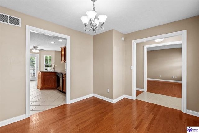 205 Creekvale Court, Vine Grove, KY 40175