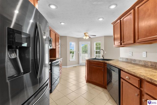 205 Creekvale Court, Vine Grove, KY 40175