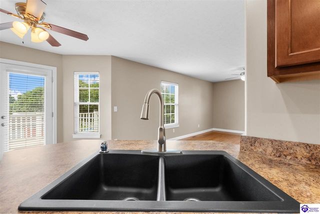 205 Creekvale Court, Vine Grove, KY 40175